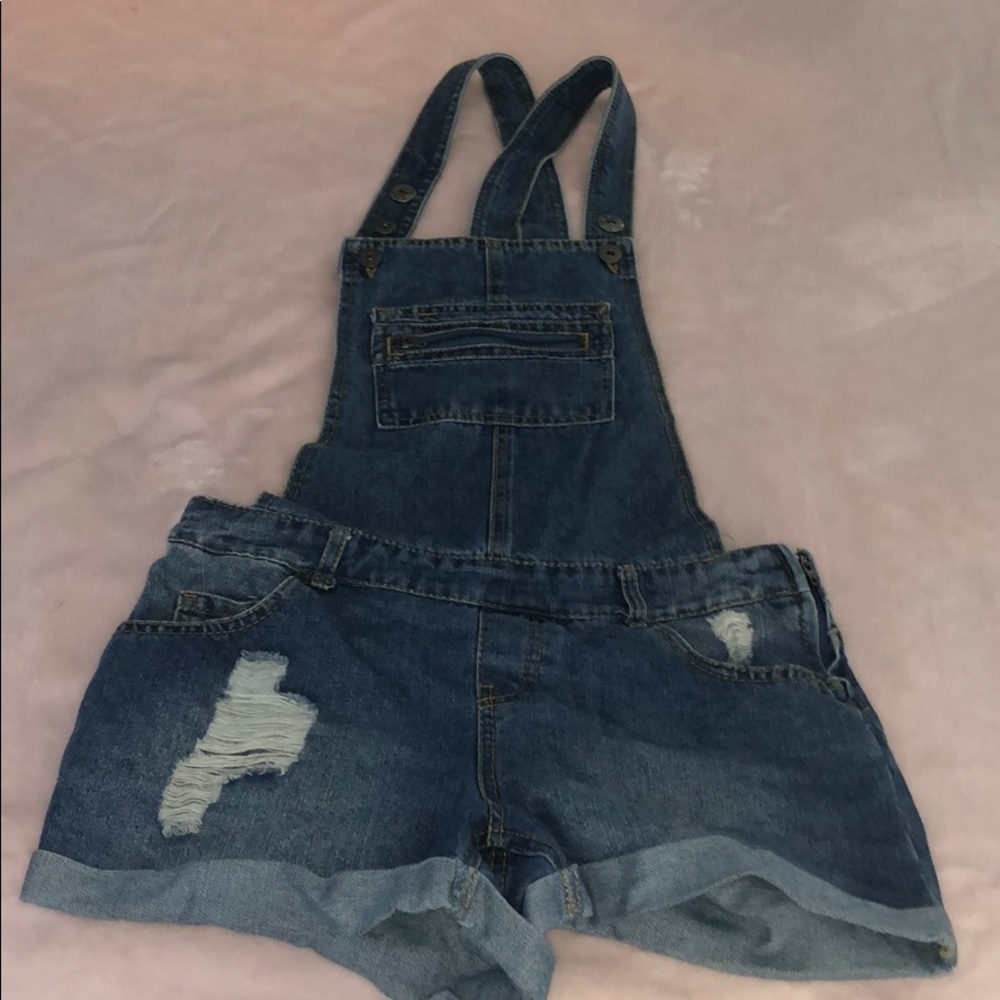 Super cute distressed denim shortalls!